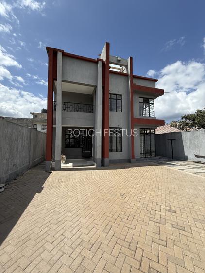 6 Bed House with En Suite at Membley