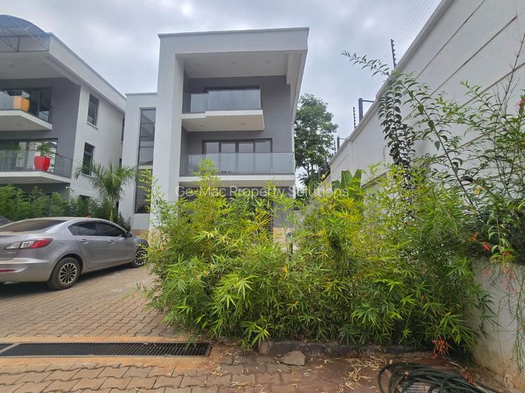 5 Bed House with En Suite in Lavington