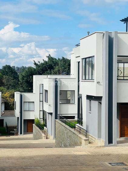 5 Bed Villa with En Suite in Lavington