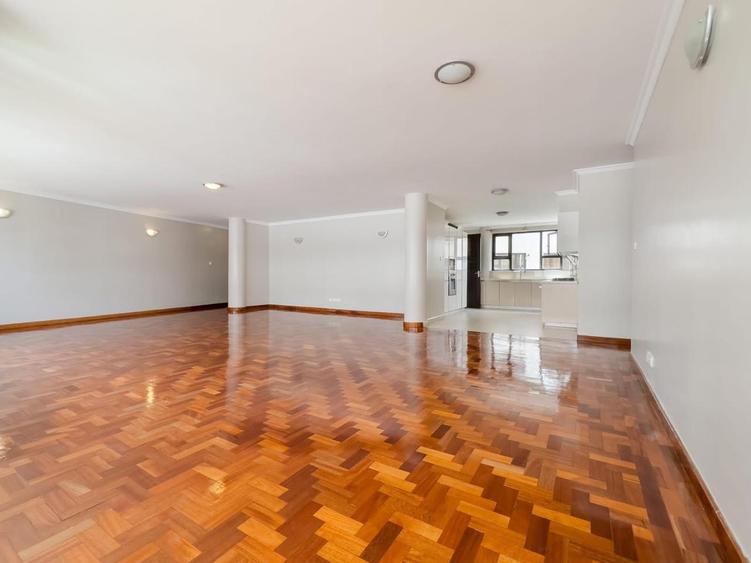 3 Bed Apartment with En Suite in Riverside 3 Bed Apartment with En Suite in Riverside