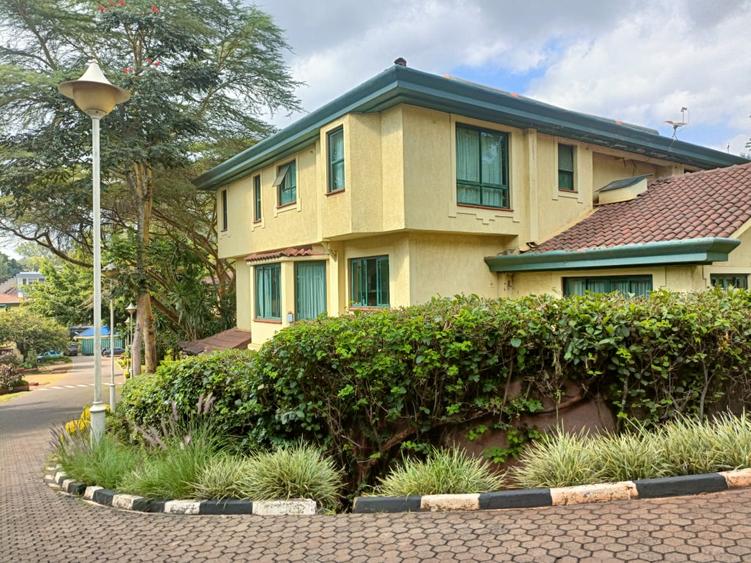 3 Bed Townhouse with En Suite in Spring Valley 3 Bed Townhouse with En Suite in Spring Valley
