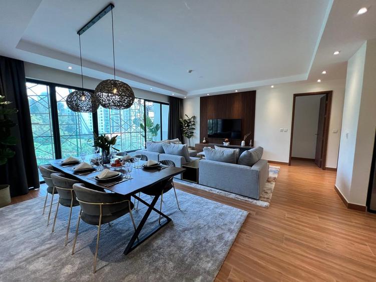 3 Bed Apartment with Swimming Pool in Riverside