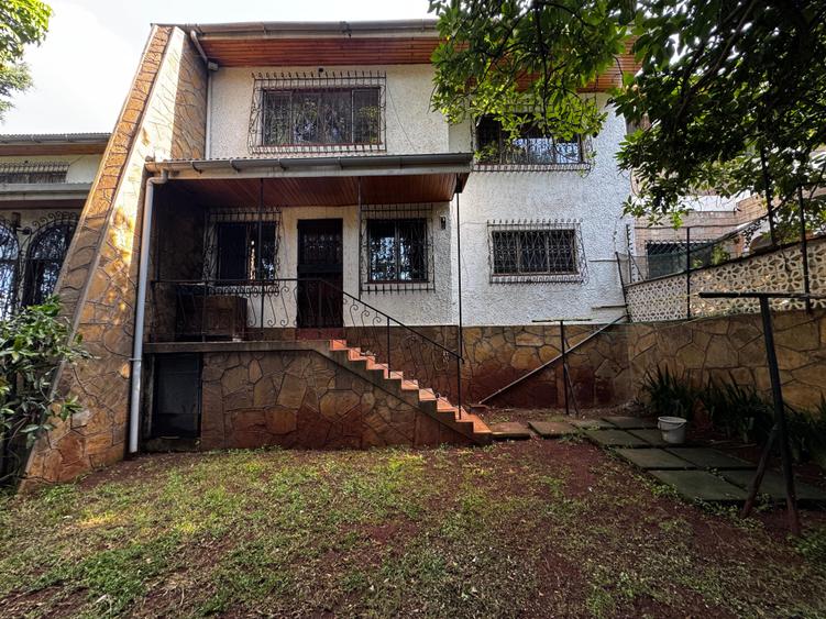 3 Bed Townhouse with En Suite in Riverside 3 Bed Townhouse with En Suite in Riverside