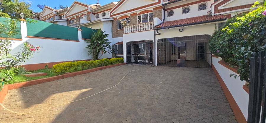 4 Bed Townhouse with En Suite at Brookside Drive
