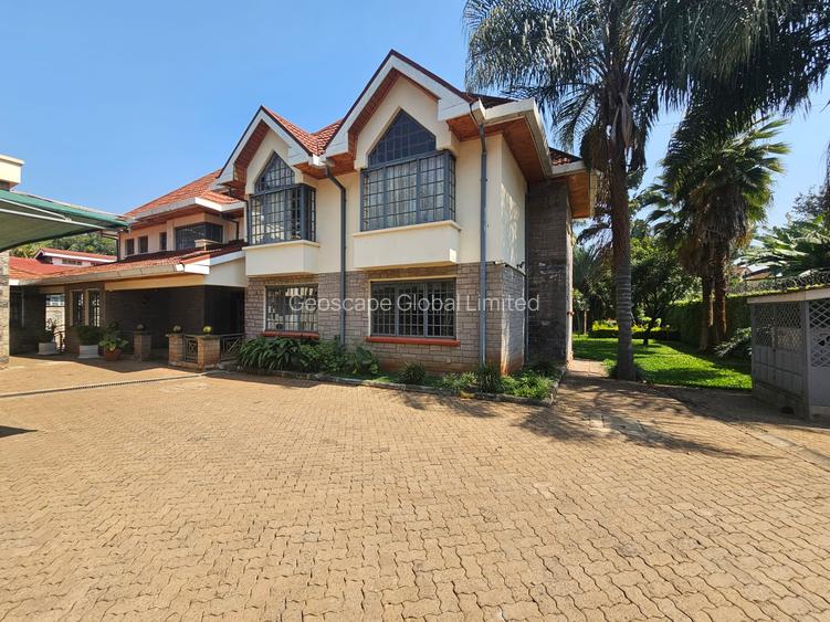 5 Bed House with En Suite in Runda