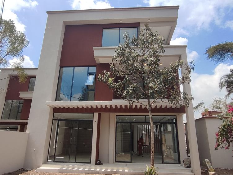 5 Bed Villa with En Suite in Lavington