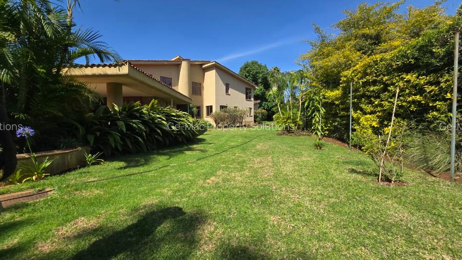 5 Bed House with En Suite in Runda