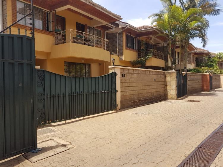 5 Bed Villa with En Suite in Lavington