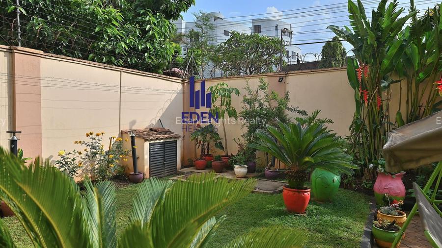 5 Bed Townhouse with En Suite in General Mathenge