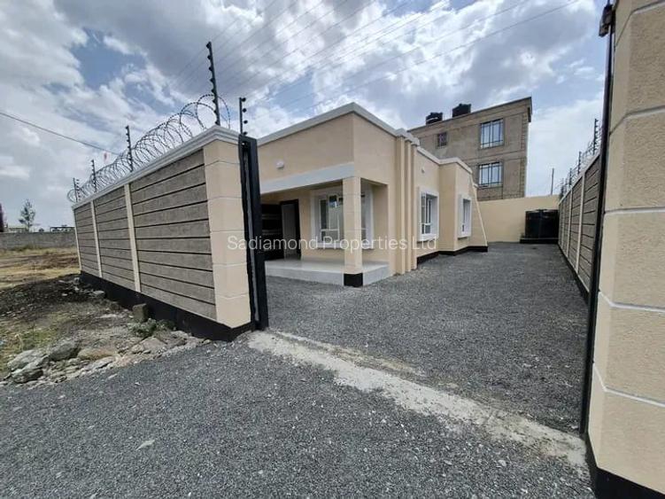 3 Bed House with En Suite in Kamakis