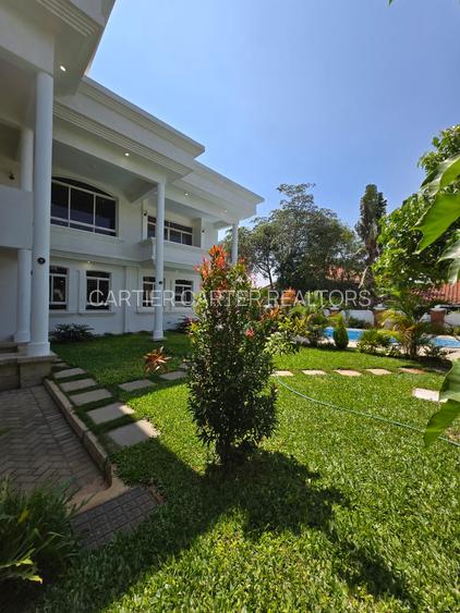 5 Bed House with En Suite in Runda