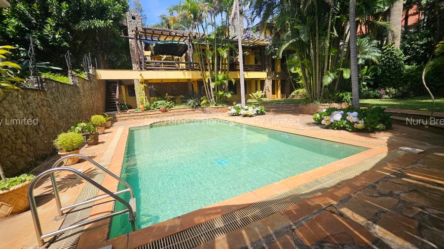 6 Bed House with En Suite in Runda