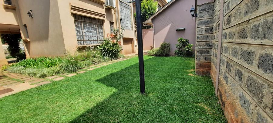5 Bed Townhouse with En Suite in Lavington - Bild 2