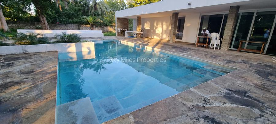 3 Bed Villa with En Suite at Aloo Drive