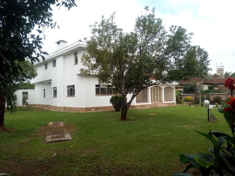 5 bed house with en suite in runda