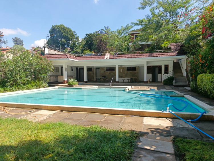 5 Bed Villa with En Suite in Spring Valley 5 Bed Villa with En Suite in Spring Valley