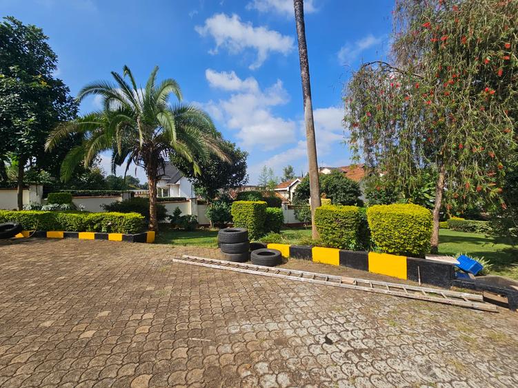 5 Bed House with En Suite in Runda