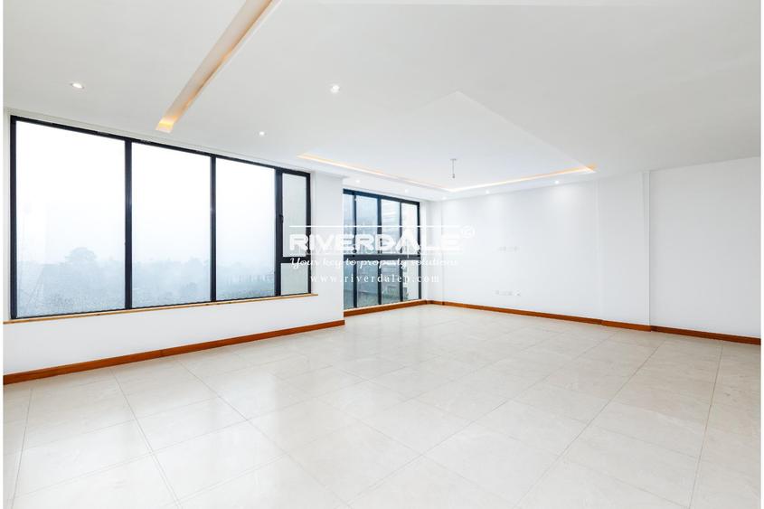 4 Bed Apartment with En Suite in Parklands