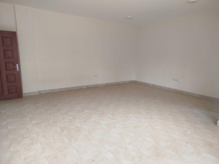 11,696 ft² Warehouse with Parking in Ruaraka - Więcej
