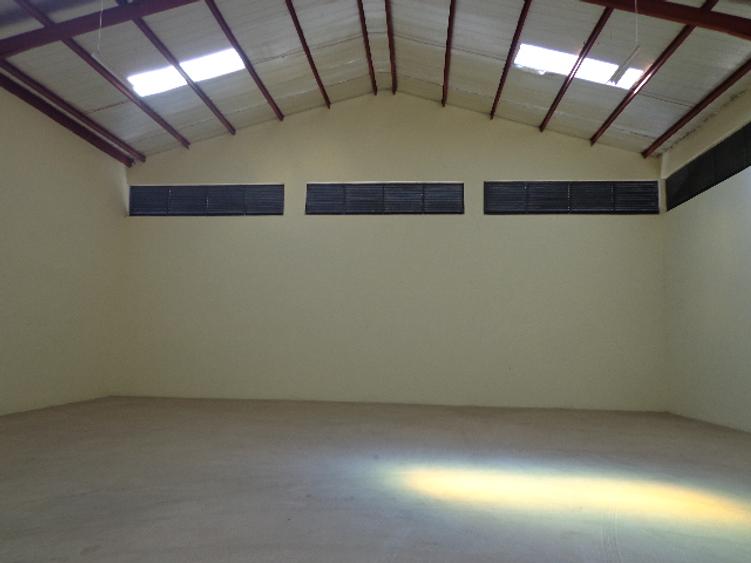 7,089 ft² Warehouse with Parking in Industrial Area - Bild 6