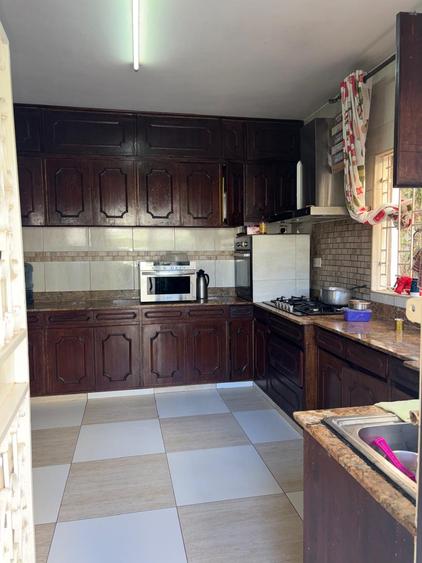 4 Bed House with En Suite in Lavington - Widok 6