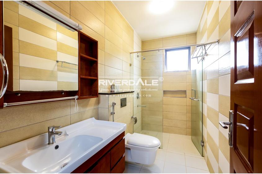 Furnished 2 Bed Apartment with En Suite in Parklands - Mehr