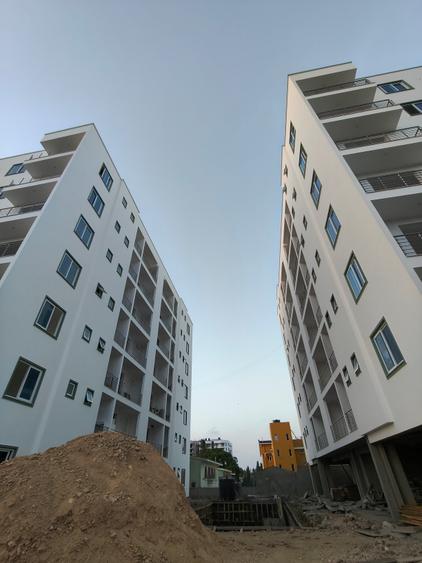 Serviced 2 Bed Apartment with En Suite at Links Road - Vista 3