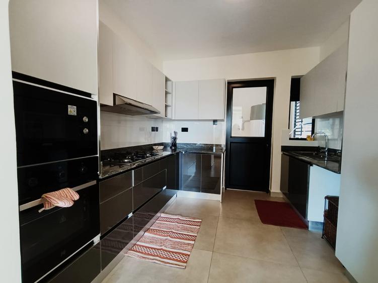 Serviced 3 Bed Apartment with En Suite at General Mathenge - Mehr