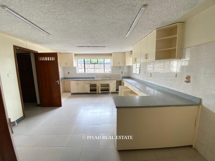 5 Bed House with Garden in Runda - Vista 3