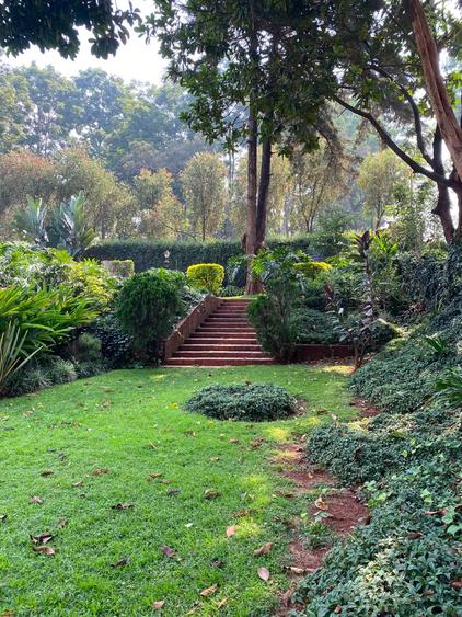 5 Bed House with En Suite in Lavington - Vista 5