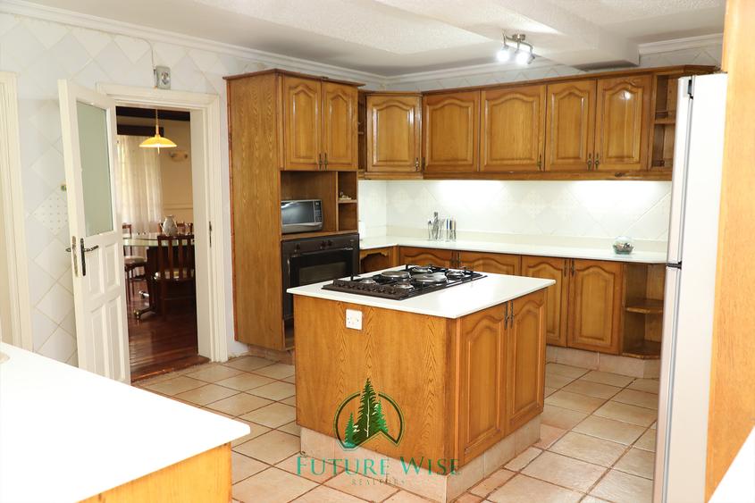 5 Bed House with En Suite in Runda - Widok 6