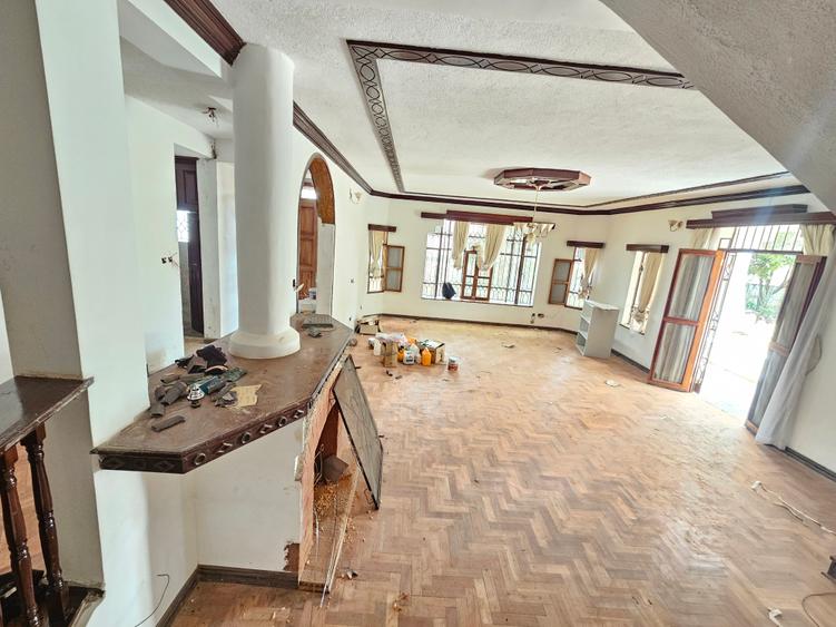 5 Bed House with En Suite in Runda – pohled 3