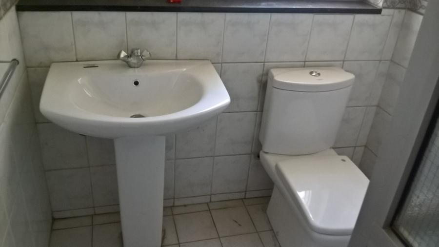 Commercial Property with Parking in Kilimani - Mehr