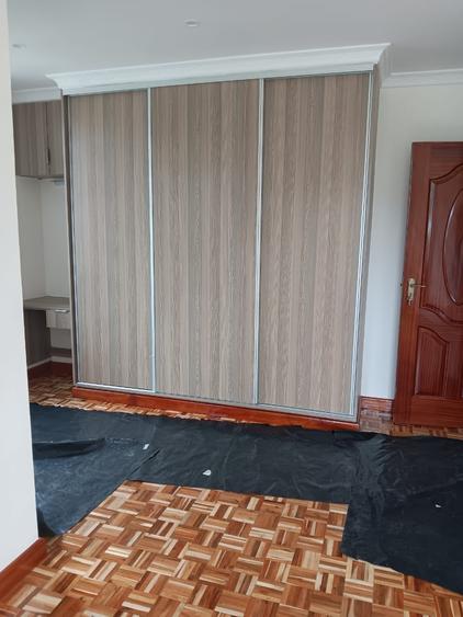 5 Bed House with En Suite at Garden Estate - Mehr