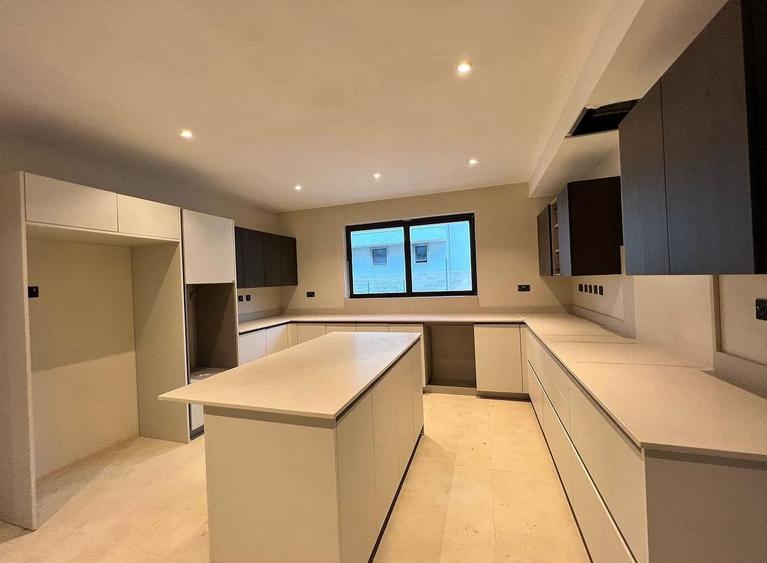 5 Bed Townhouse with En Suite in Kitisuru - Bild 5