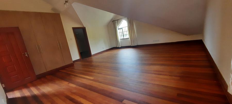 5 Bed Townhouse with En Suite in Lavington - Bild 6
