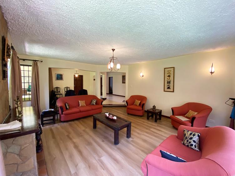 5 Bed Townhouse with En Suite in Spring Valley - Aanzicht 4