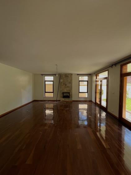 5 Bed Villa with En Suite at Lavington - Widok 3