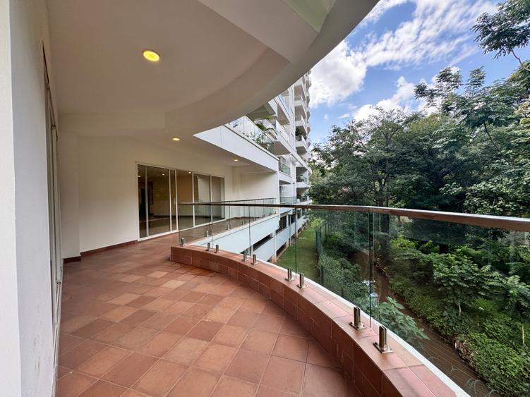 Serviced 4 Bed Apartment with En Suite in Parklands – pohled 5