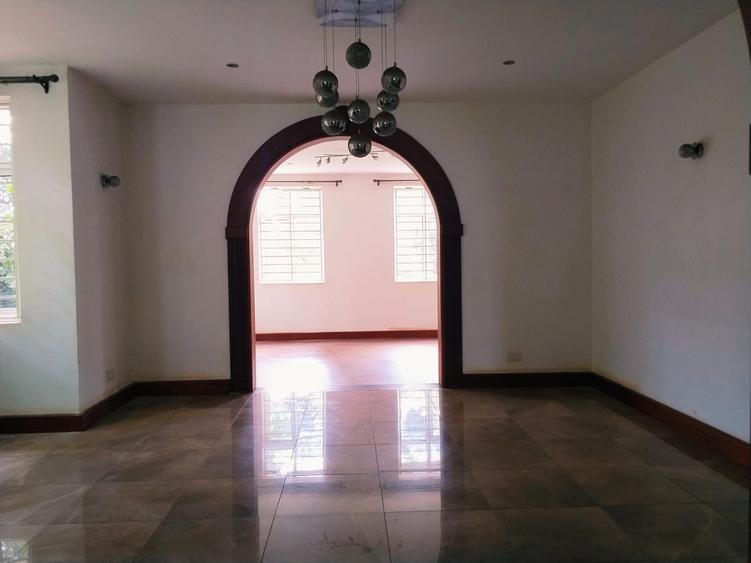 4 Bed Villa with En Suite in Rosslyn - Aanzicht 5