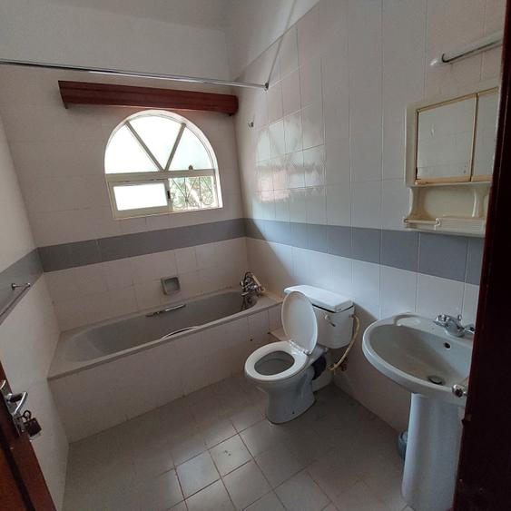 5 Bed House with En Suite at Mimosa Road - Ansicht 6