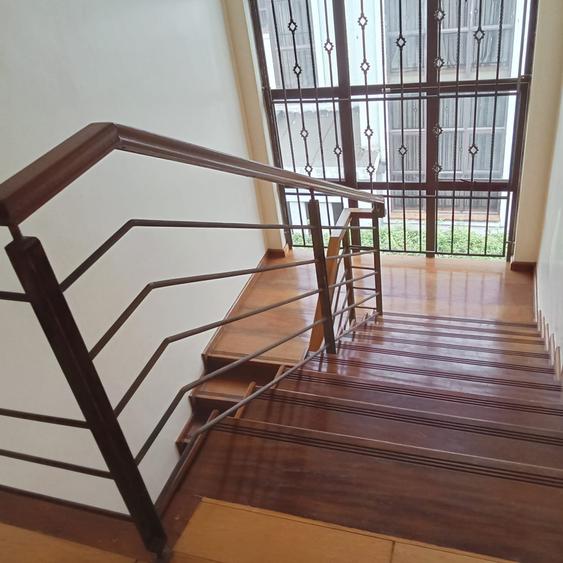 4 Bed Townhouse with En Suite in Lavington - Widok 6