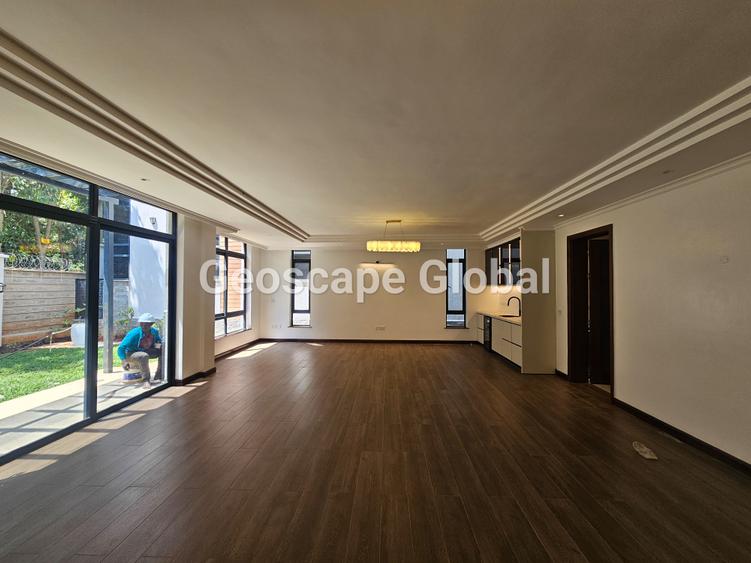 5 Bed Townhouse with En Suite in Lavington - Ansicht 4