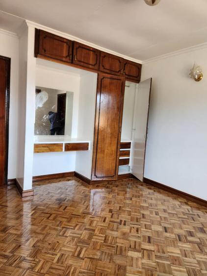 4 Bed Villa with En Suite in Lavington – další