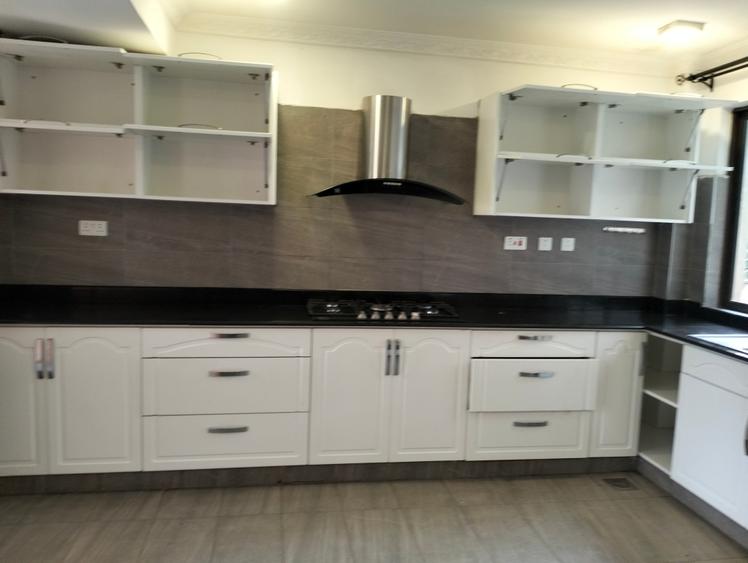 4 Bed Townhouse with En Suite in Lavington - Altro
