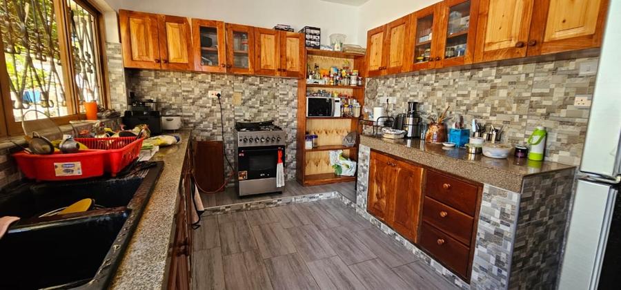 2 Bed House with En Suite at Hs100 - Mehr
