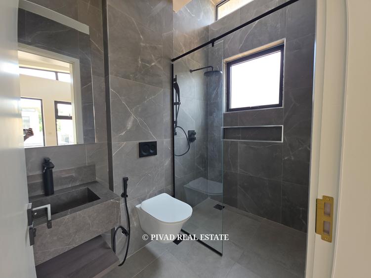5 Bed House with Garden in Runda – pohled 4