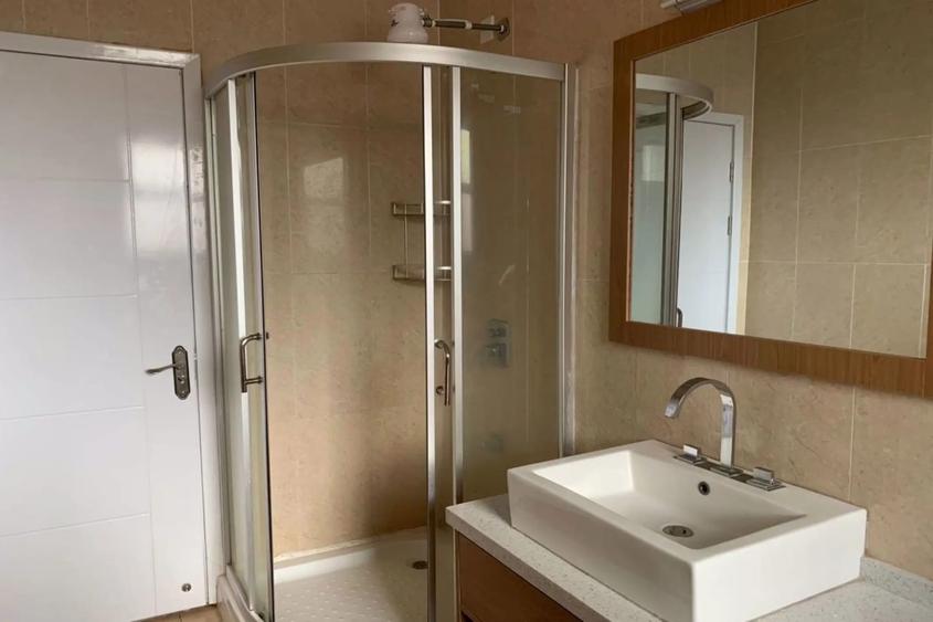 4 Bed Apartment with En Suite in Brookside - Ansicht 2