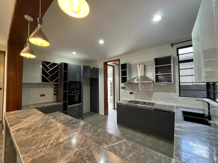 4 Bed House with En Suite at Membley - Widok 5
