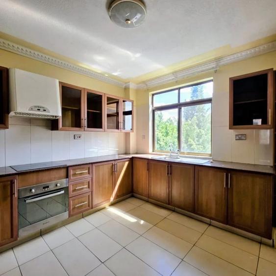 1 Bed Apartment with En Suite in State House - Bild 2